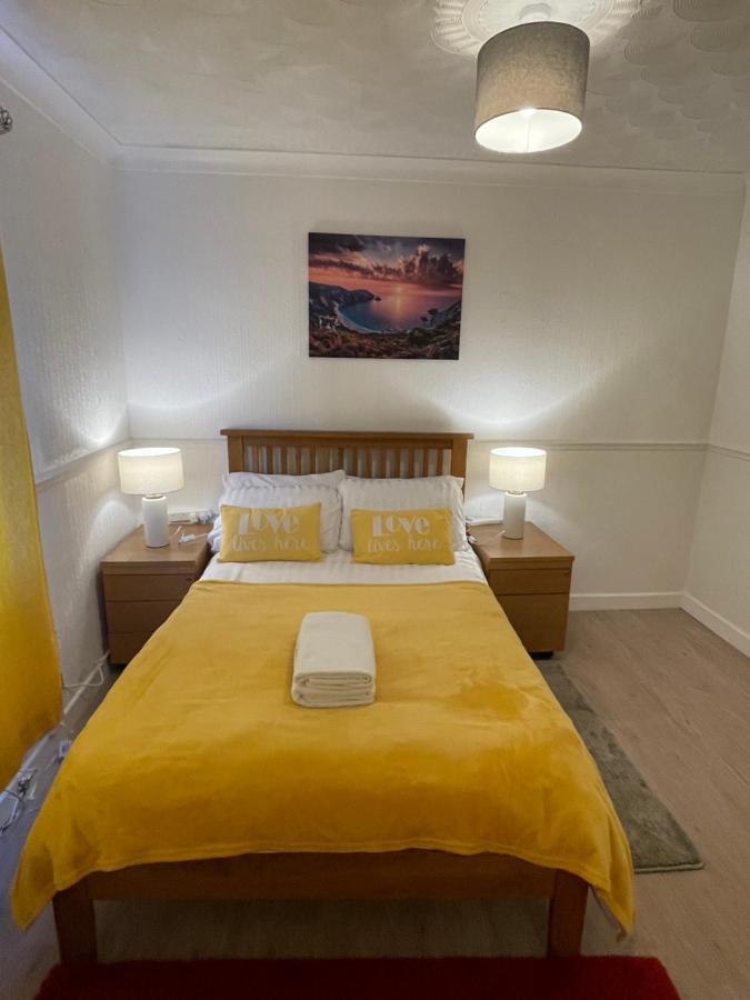 Holiday Home Cardiff City Sleeps 7 Bagian luar foto