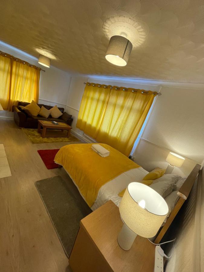 Holiday Home Cardiff City Sleeps 7 Bagian luar foto