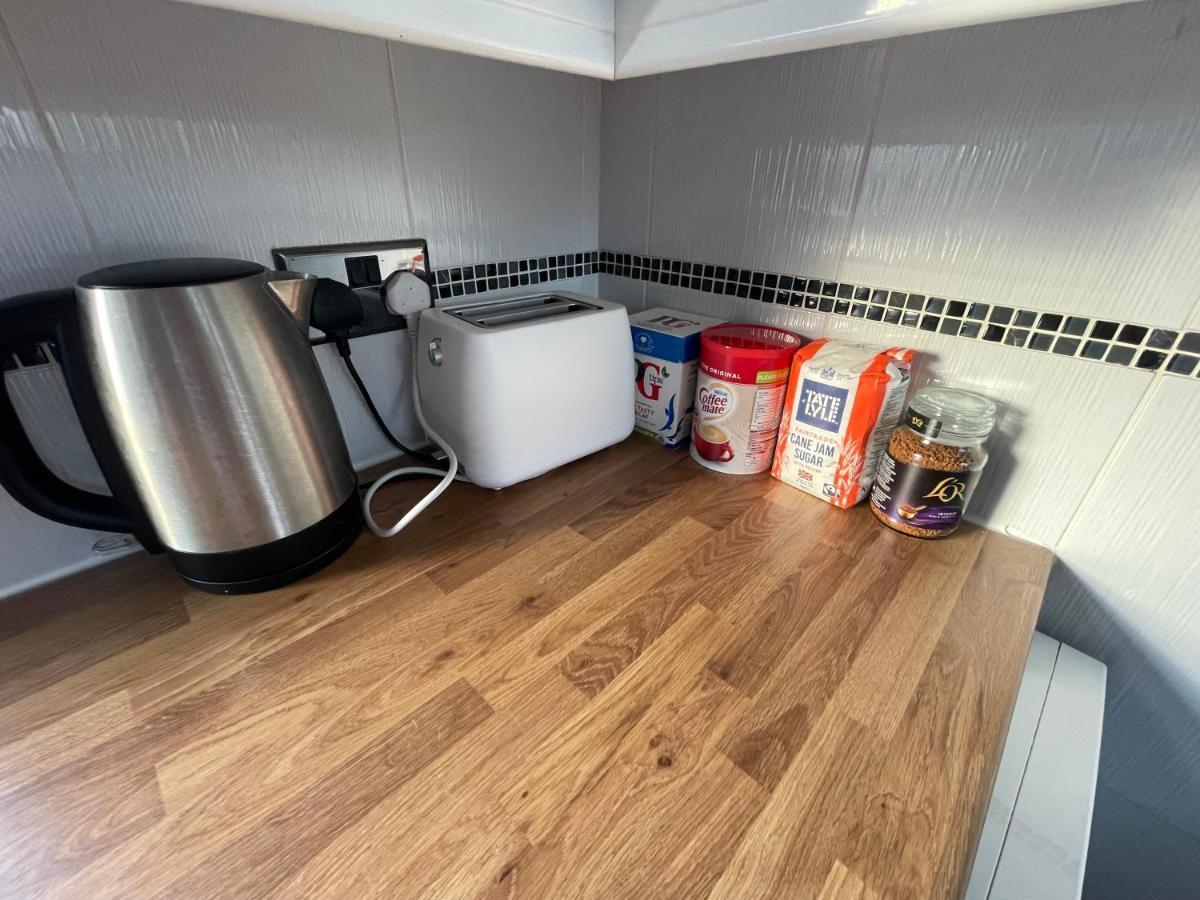 Holiday Home Cardiff City Sleeps 7 Bagian luar foto