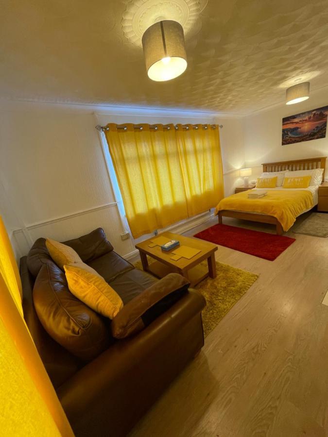 Holiday Home Cardiff City Sleeps 7 Bagian luar foto