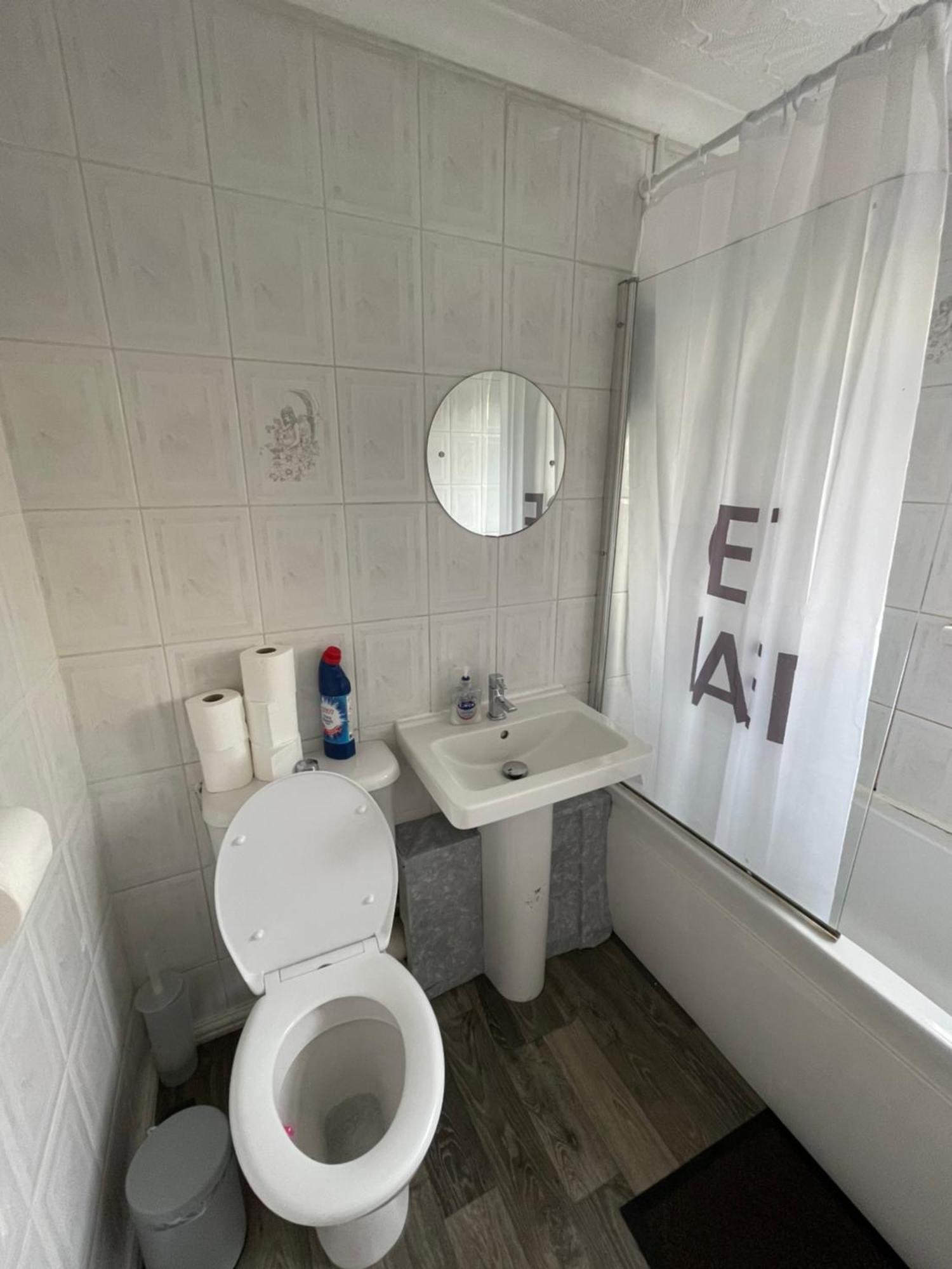 Holiday Home Cardiff City Sleeps 7 Bagian luar foto