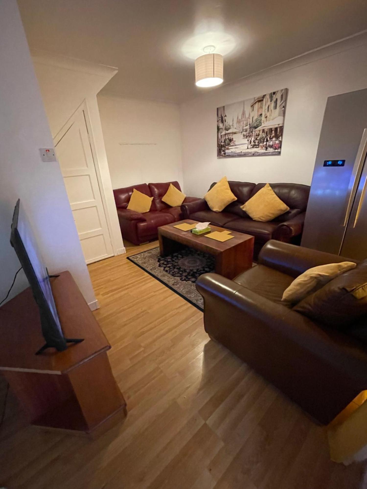 Holiday Home Cardiff City Sleeps 7 Bagian luar foto