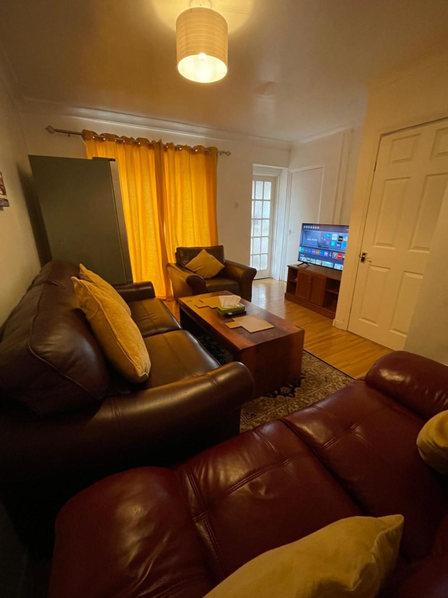 Holiday Home Cardiff City Sleeps 7 Bagian luar foto